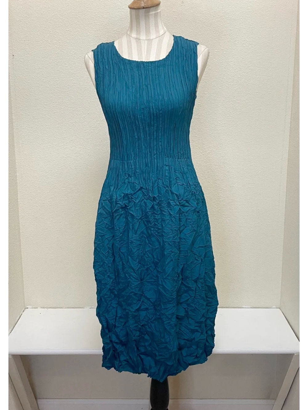 Sleeveless Teal Midi Dress with Textured Crinkle Skirt